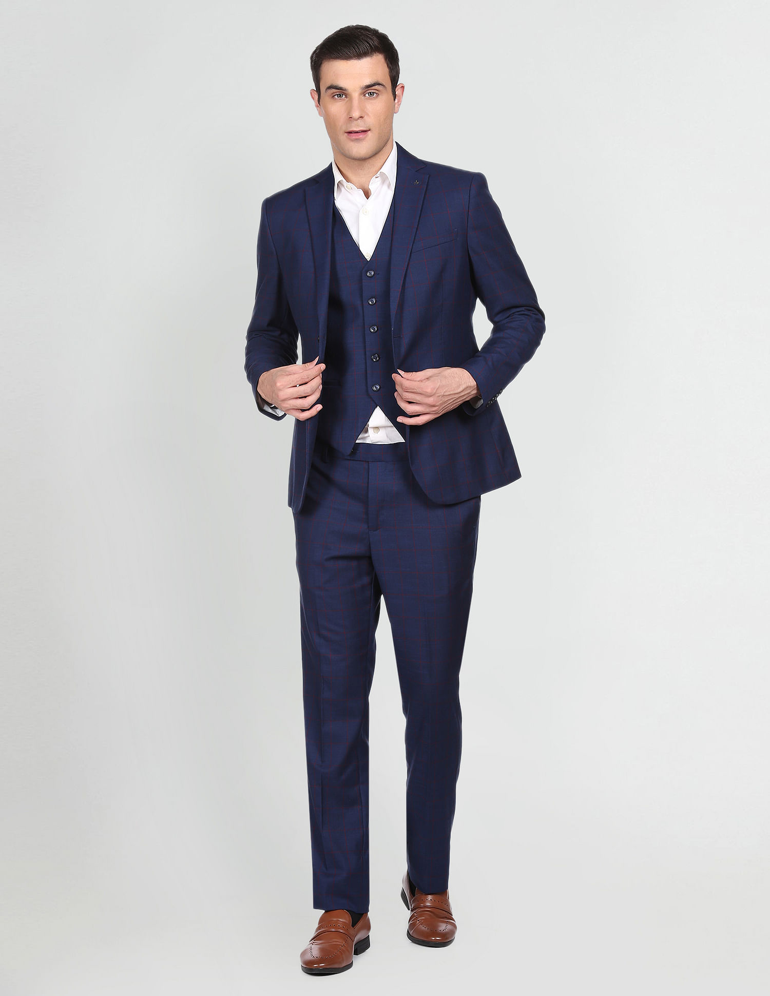 Buy Arrow Tailored Regular Fit Three Piece Suit - NNNOW.com