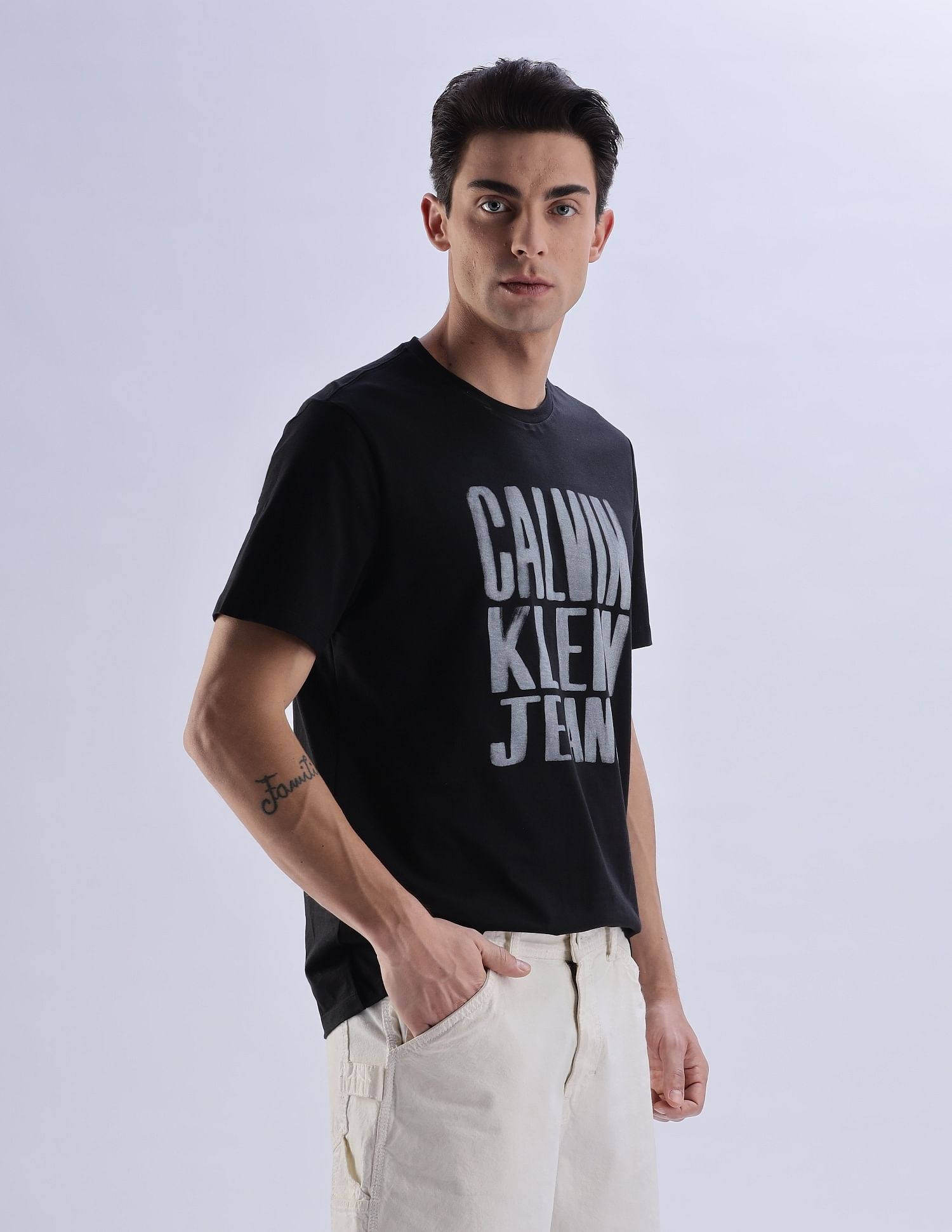 Calvin Klein Jeans Regular-Fit Logo Cotton T-Shirt