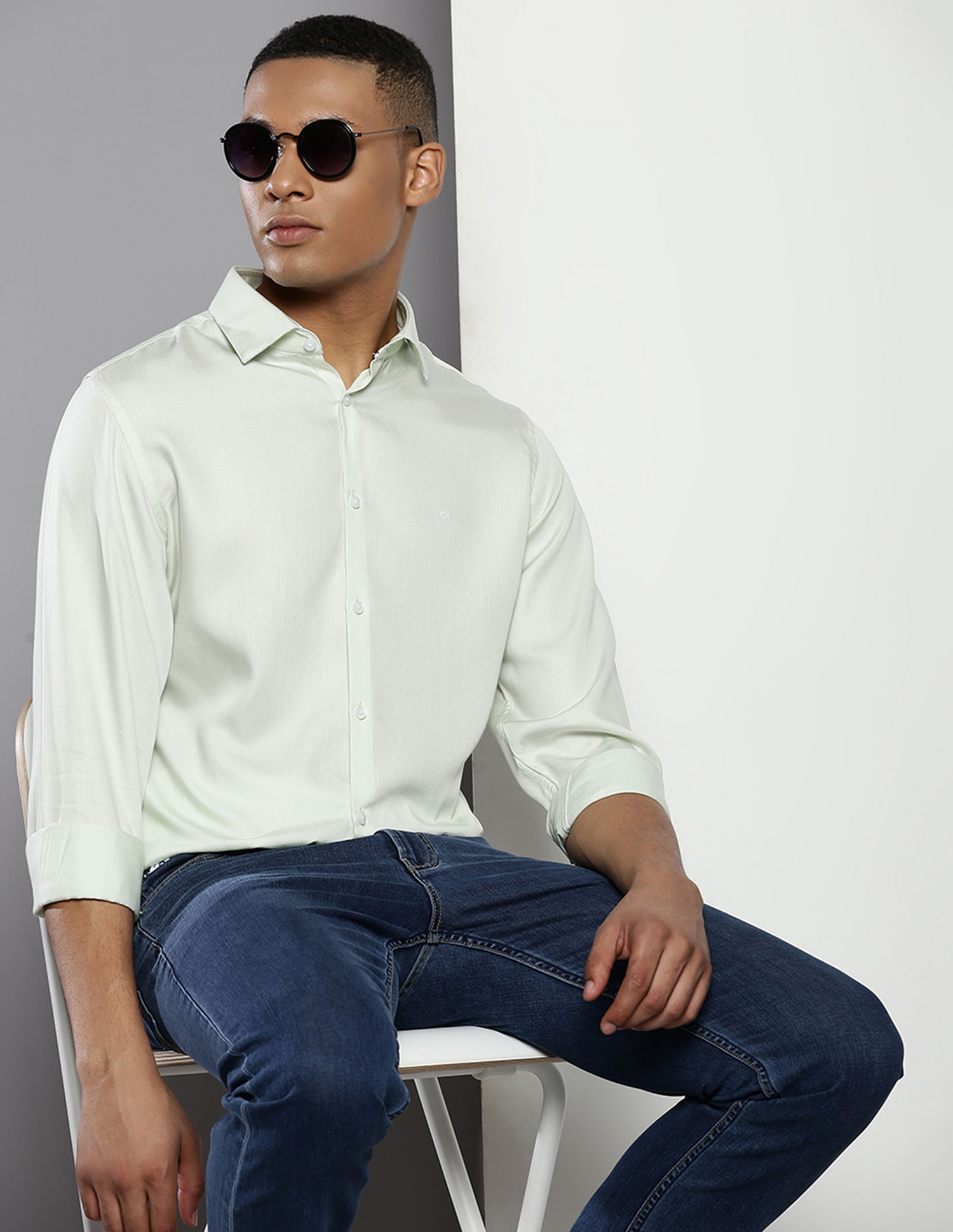 Calvin Klein Cutaway Collar Solid Shirt