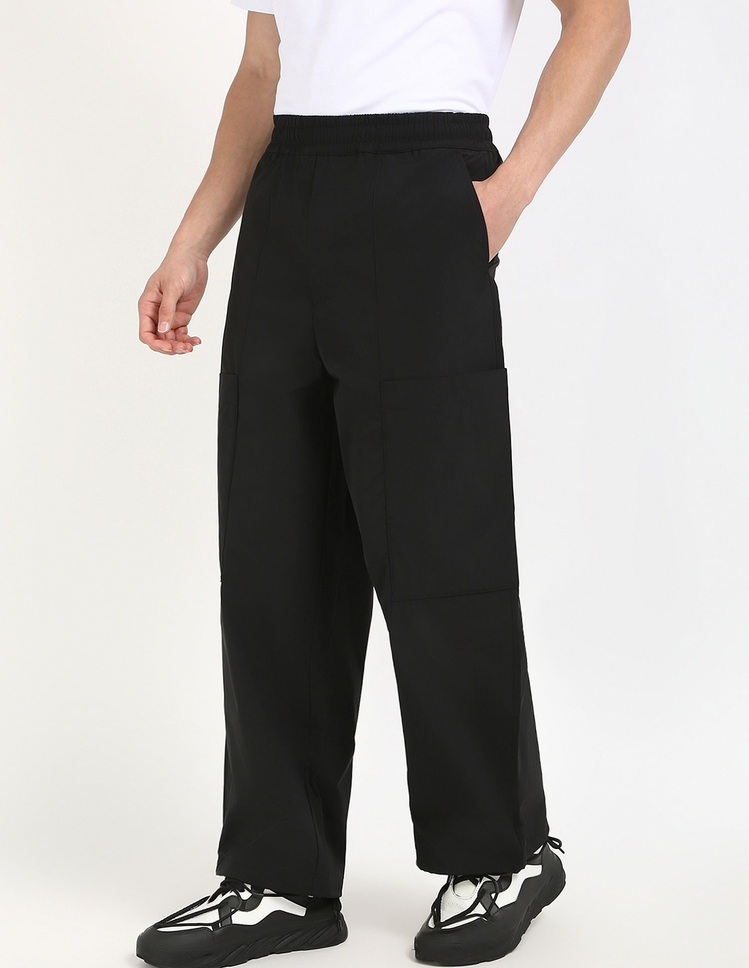 Calvin Klein Jeans Relaxed-Fit Solid Mid Rise Trouser