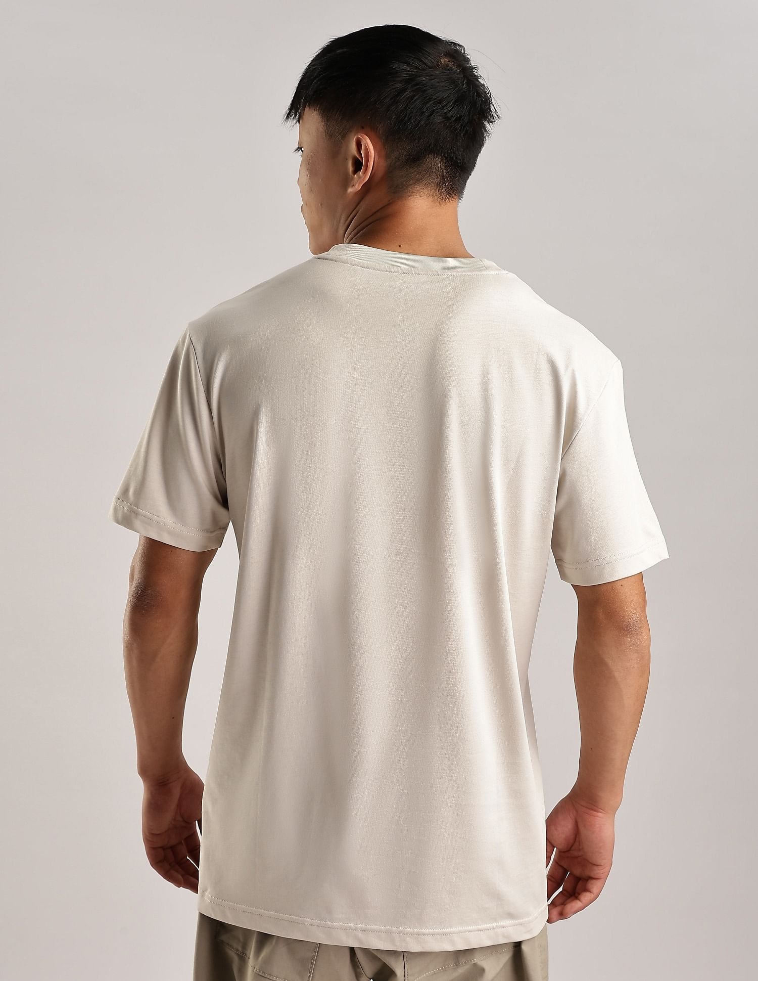 Calvin Klein Jeans Logo Regular-Fit Cotton T-Shirt