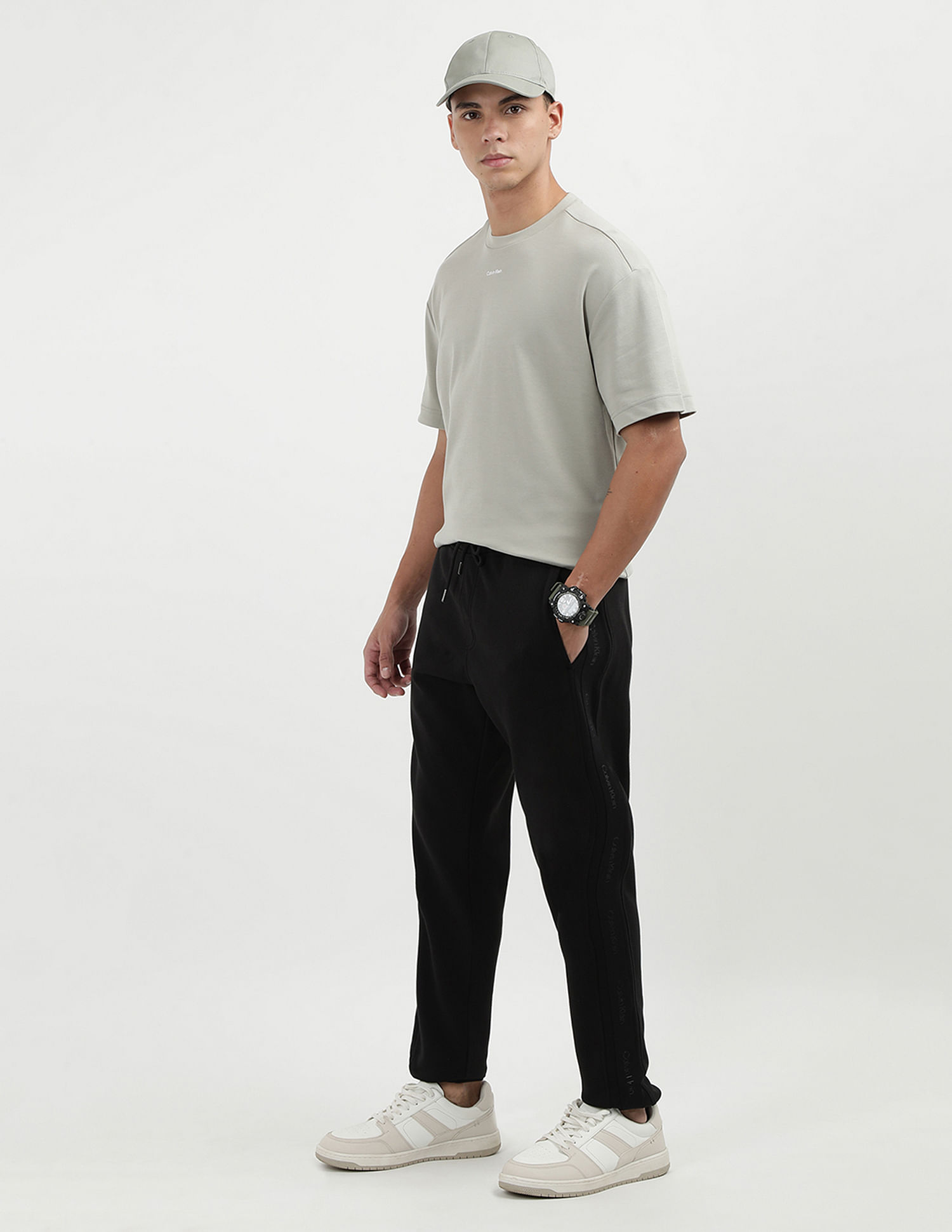 Calvin Klein Jeans Regular Fit Solid Joggers