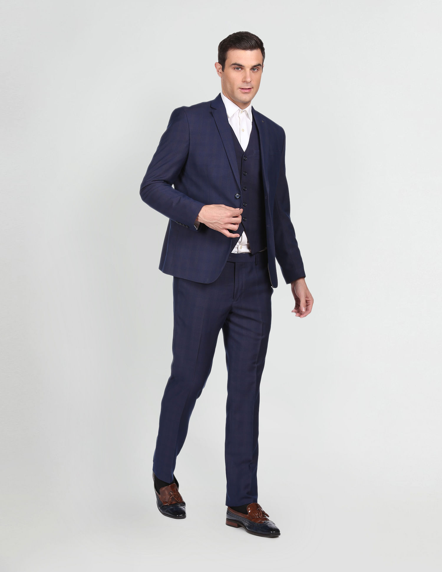 Buy Arrow Tailored Regular Fit Three Piece Suit - NNNOW.com