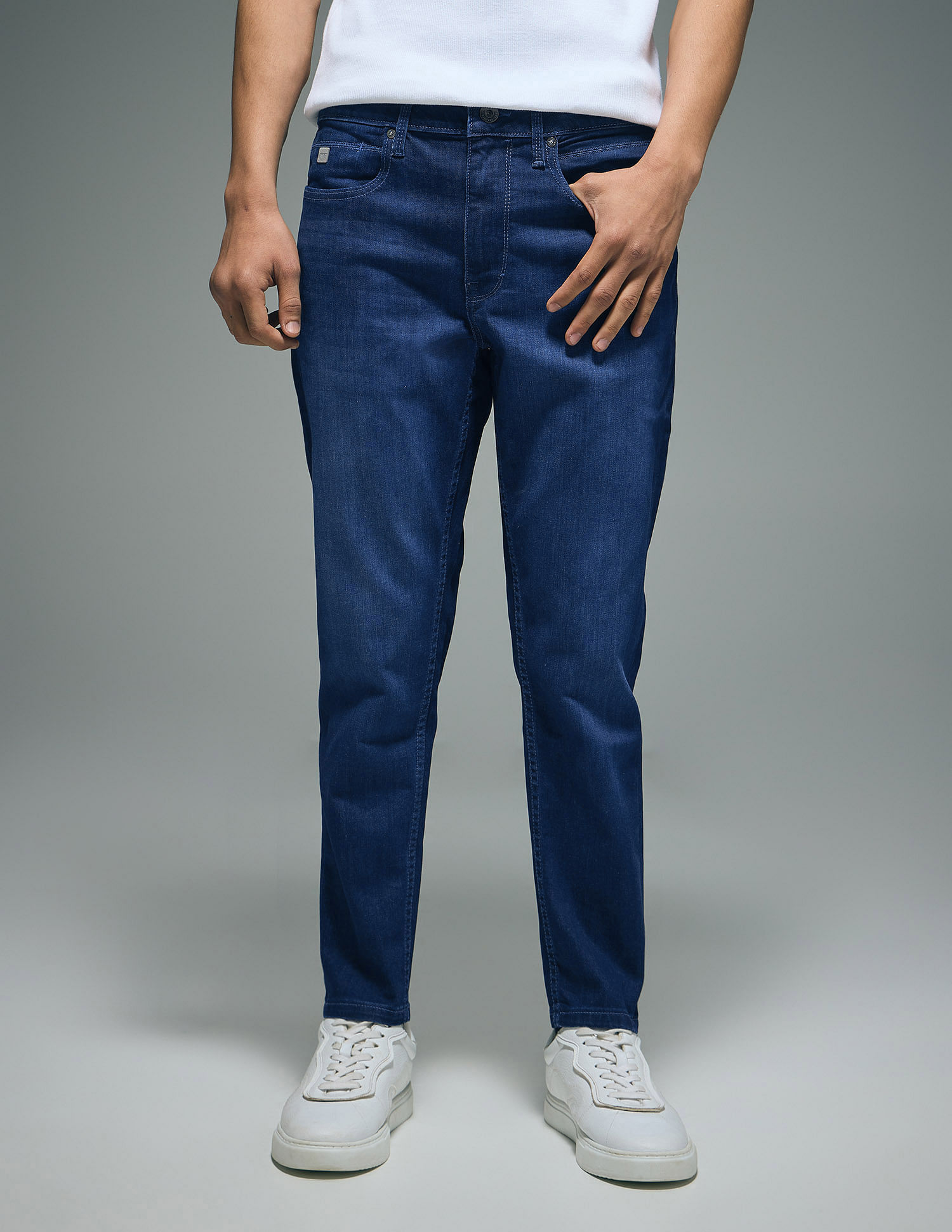 Flying Machine Mankle Relaxed Tapered Fit Stone Washed Jeans