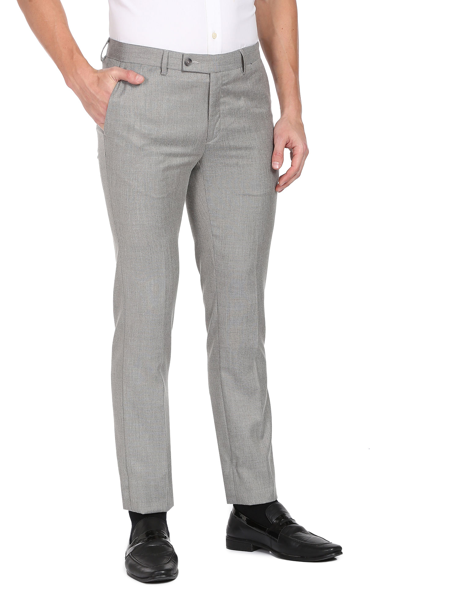 Sand Pleated Vigo Trousers in Pure 4Ply Traveller Wool  SUITSUPPLY India
