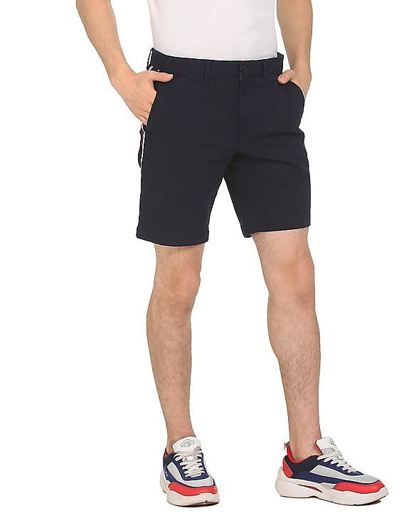 Buy Tommy Hilfiger Men Navy Mid Rise Brooklyn Essential Twill Shorts -  NNNOW.com