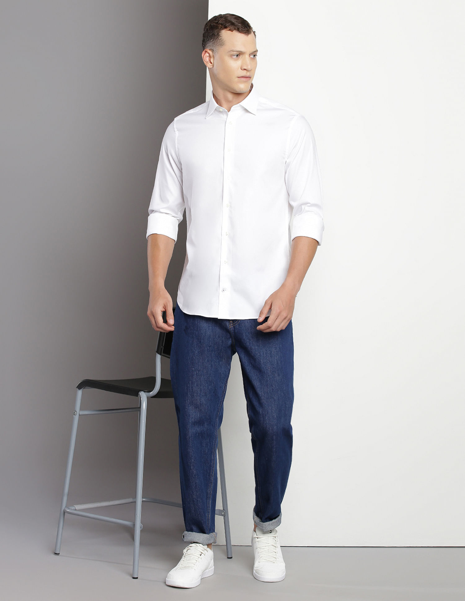 Tommy Hilfiger Cutaway Collar Long Sleeve Solid Shirt