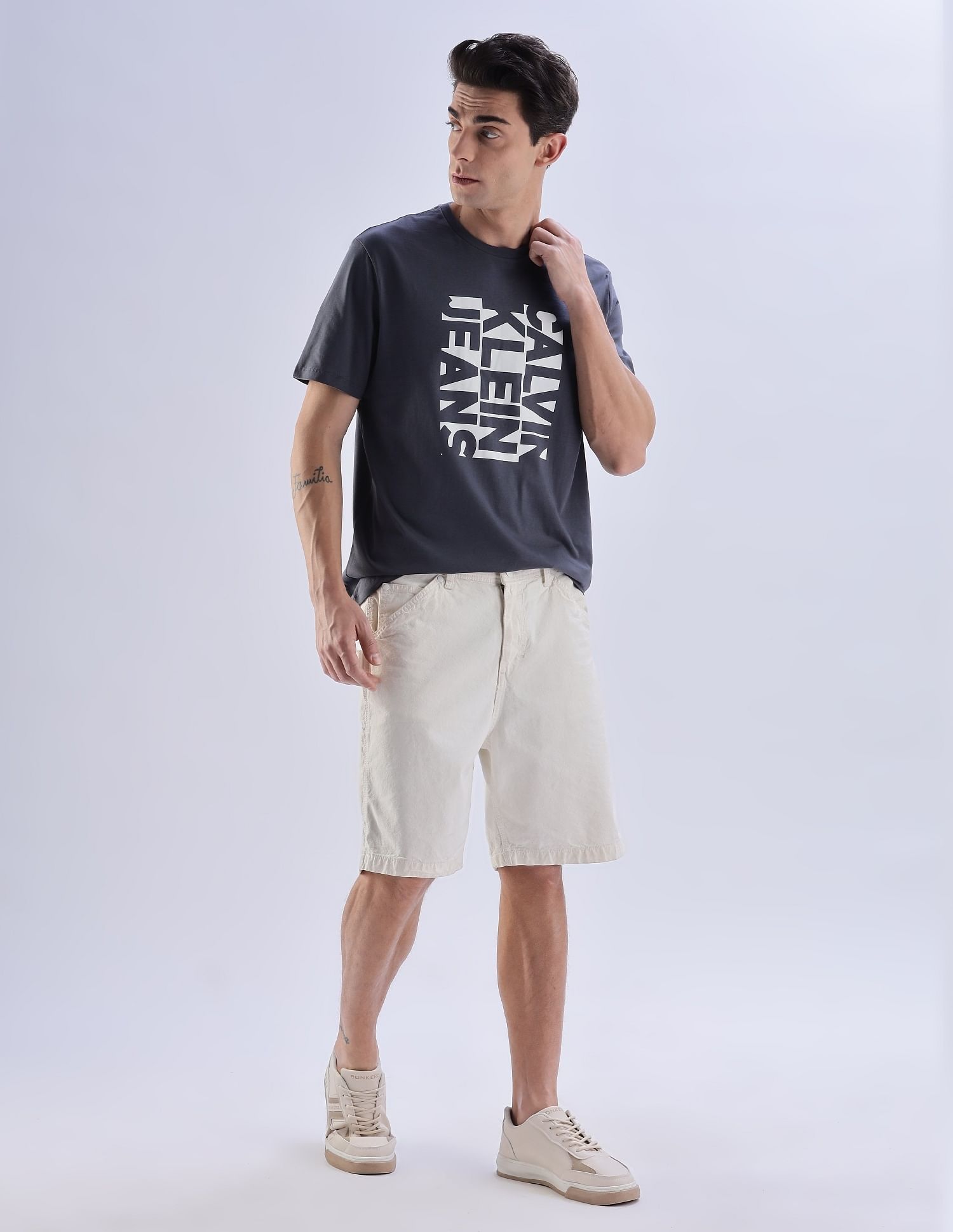 Calvin Klein Jeans Regular-Fit Logo Cotton T-Shirt