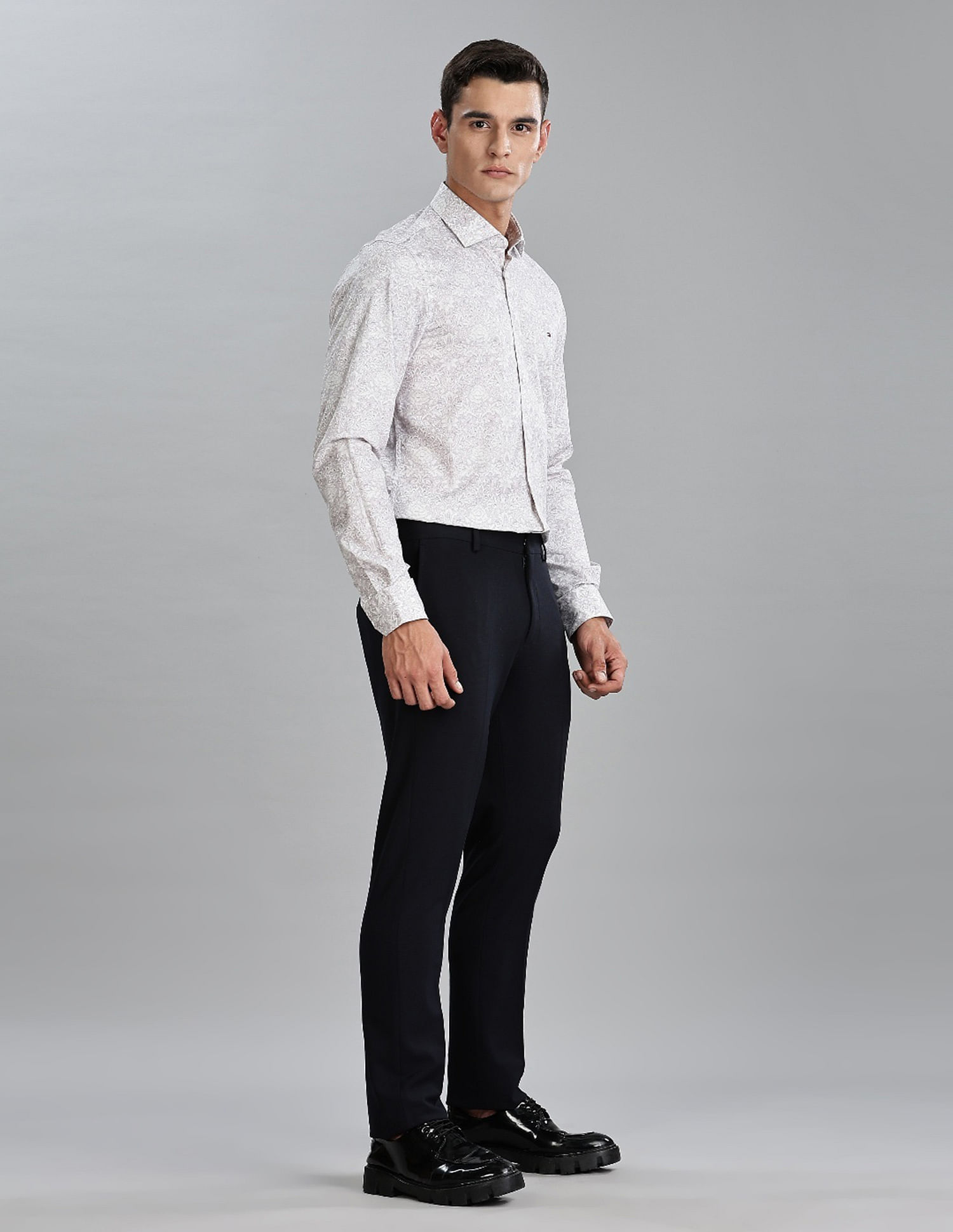 Tommy Hilfiger Regular-Fit Solid Mid Rise Trousers