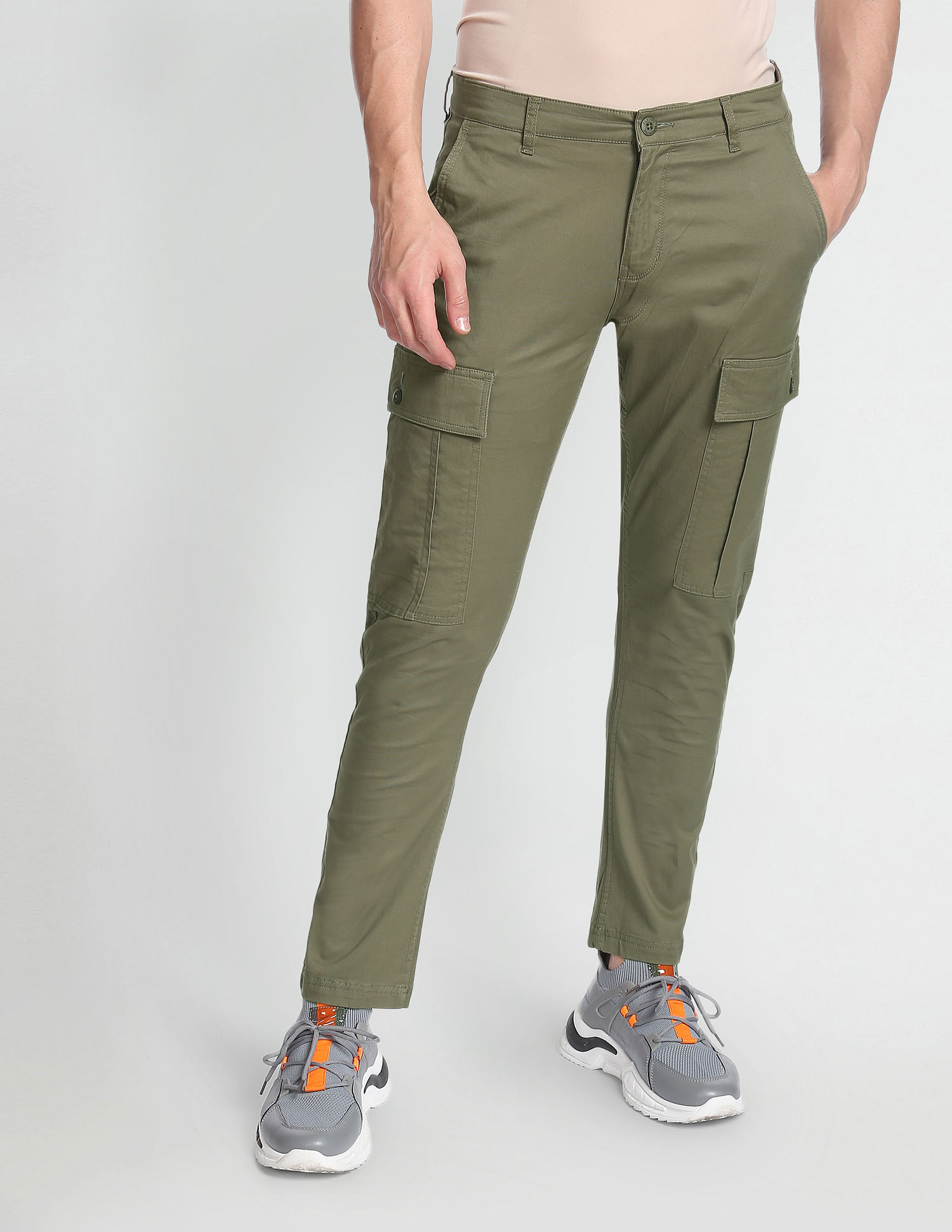 Buy FLYING MACHINE Solid Cotton Nylon Regular Fit Men's Casual Trousers |  Shoppers Stop