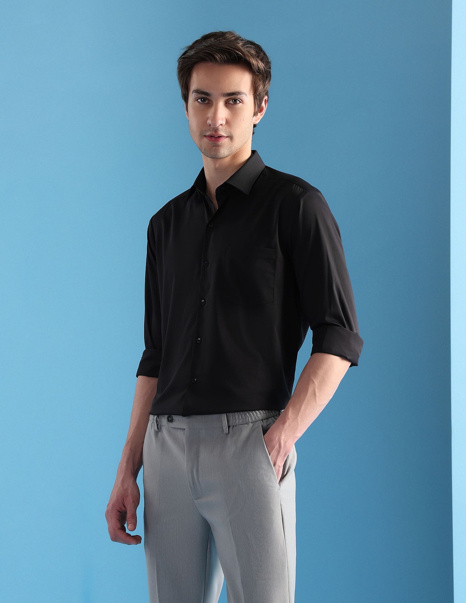 Arrow Solid Manhattan Slim Fit Velocity Shirt