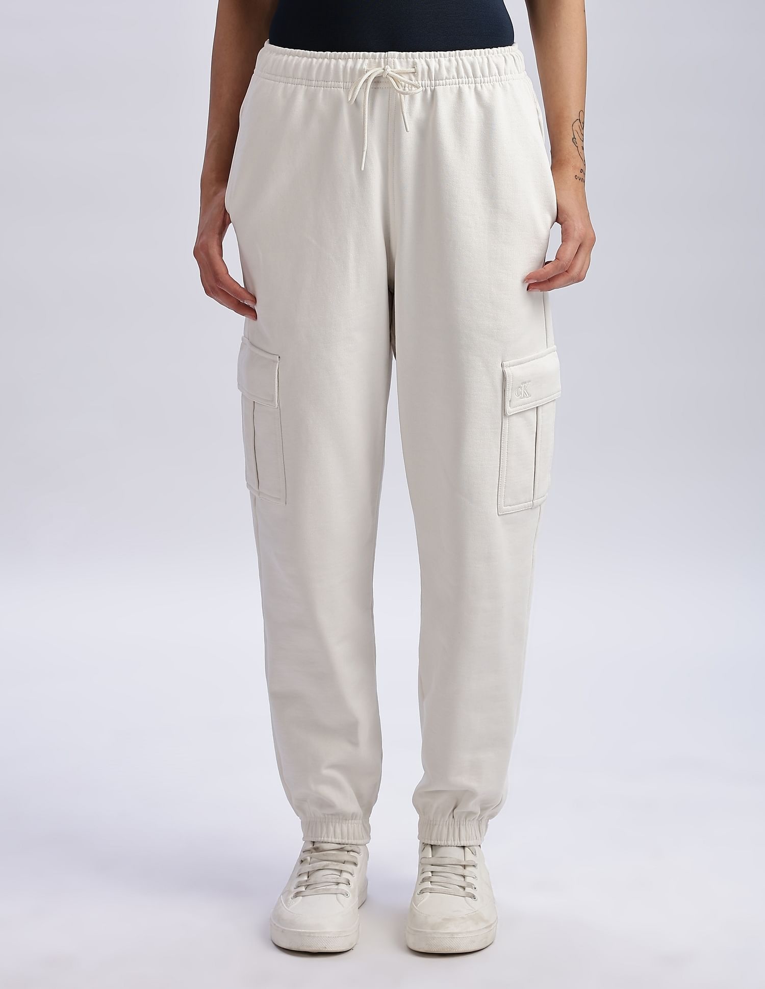 Calvin Klein Jeans Regular-Fit Solid Mid Rise Trouser