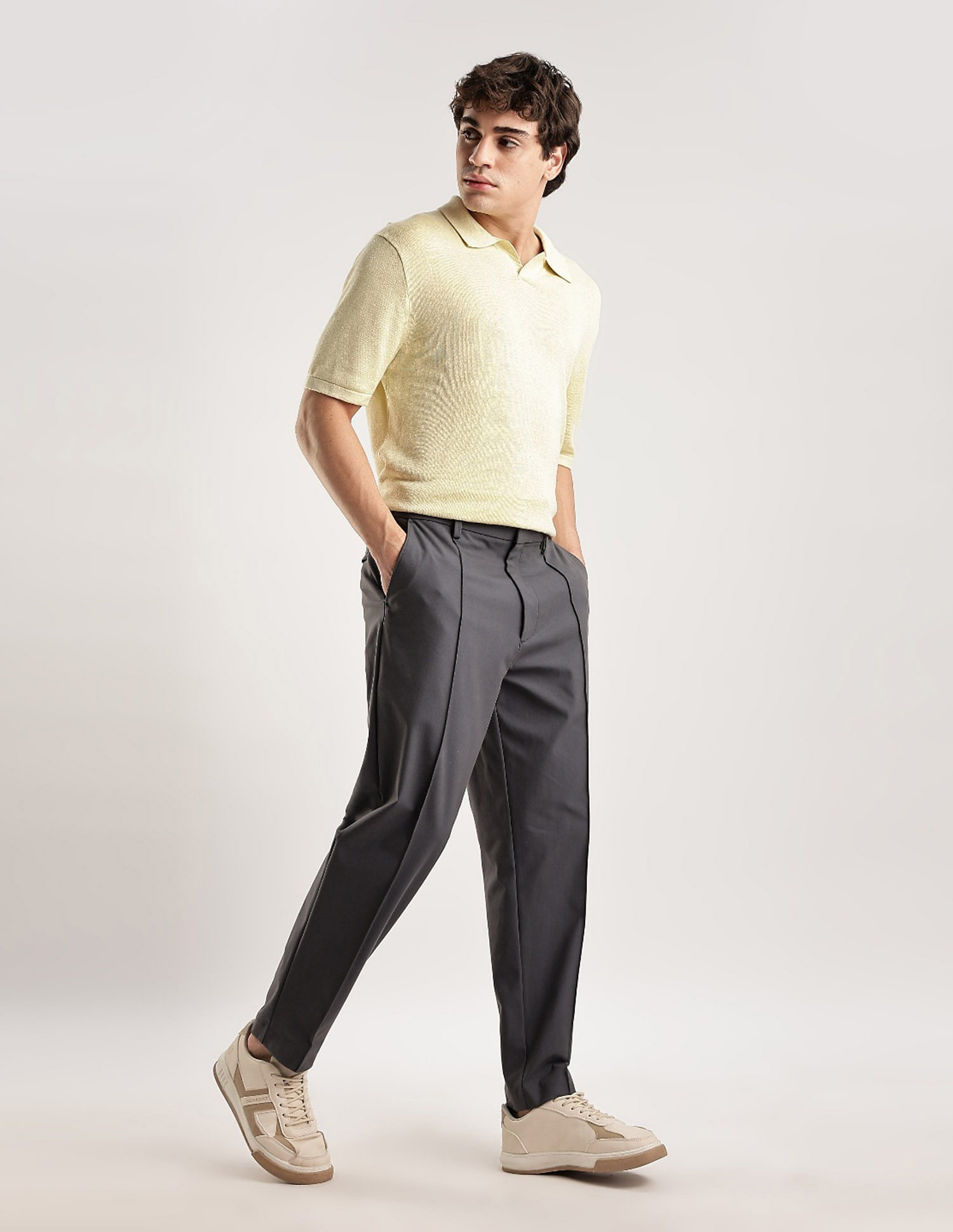 Calvin Klein Jeans Regular Fit Solid Mid Rise Trouser