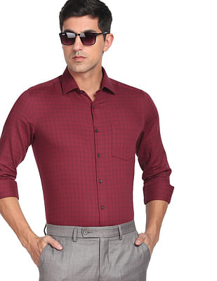 Arrow Men Maroon Outline Check Manhattan Slim Fit Formal Shirt