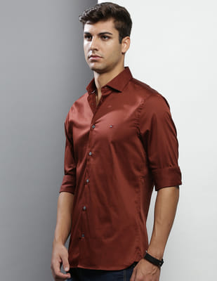 Buy Tommy Hilfiger Men Brown Solid Cotton Sateen Slim Fit Casual